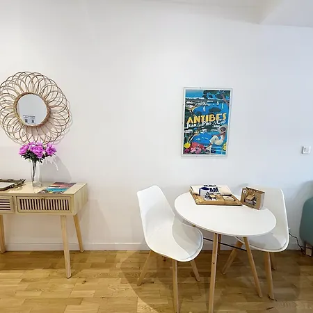Apartment Heart Of Town Cozy Bright Warm & Sunny By Olam