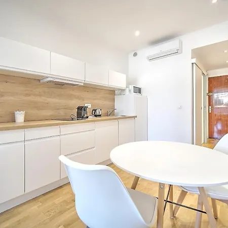 Heart Of Town Cozy Bright Warm & Sunny By Olam Apartment *